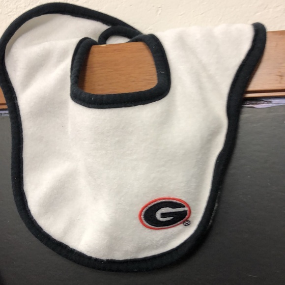 Show your Georgia Bulldogs spirit in this gently used kids cheerleaders outfit! - Picture 2 of 4